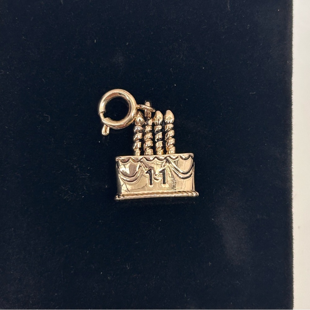 Vintage Style Birthday Cake Charm Gold:silverTone Pendant 11 Candle Cake‎ Jewelr